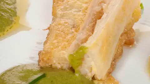 Pencas rellenas de bacalao con salsa de pimientos Pencas rellenas de bacalao con salsa de pimientos
