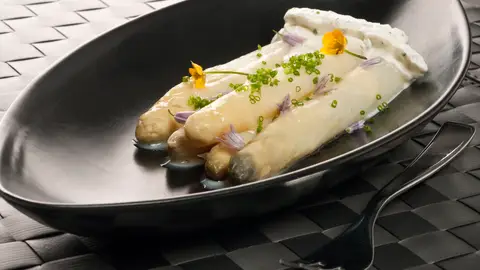 Espárragos blancos en papillote Espárragos blancos en papillote