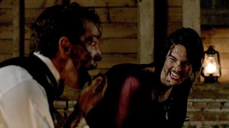 ¿Qué hace Lady Mary embadurnada en barro junto a Charles Blake? 