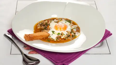 Huevos a baja temperatura con oreja Huevos a baja temperatura con oreja