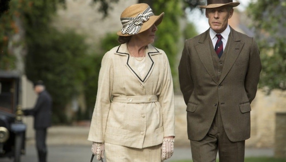 El señor Merton continúa con su persecución a Isobel, en Downton Abbey