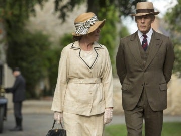 El señor Merton continúa con su persecución a Isobel, en Downton Abbey
