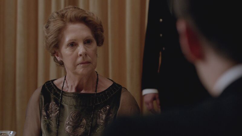 Isobel es humillada en público por los hijos del señor Merton