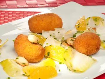 Croquetas de coliflor e idiazabal con ensalada de endibias Croquetas de coliflor e idiazabal con ensalada de endibias
