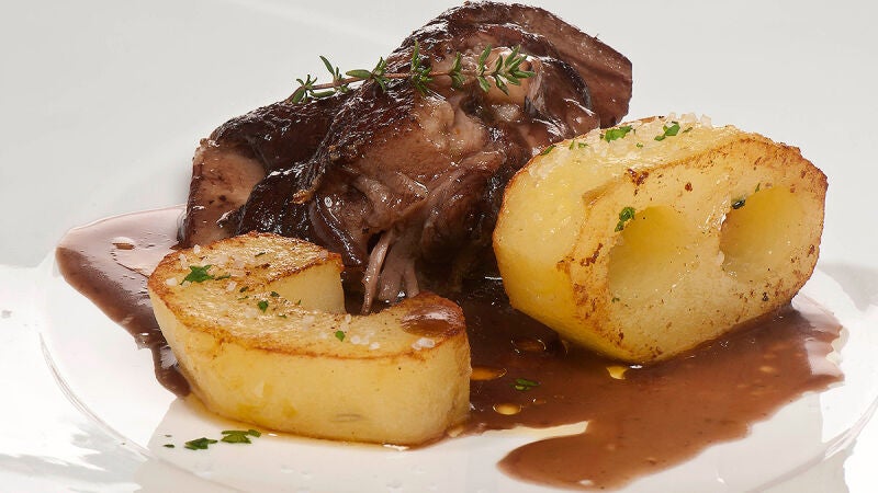 Orejas con frijoles y papas