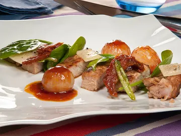 Chuletas de cerdo con cebollitas agridulce Chuletas de cerdo con cebollitas agridulce