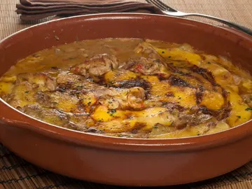 Guiso de conejo con alioli Guiso de conejo con alioli