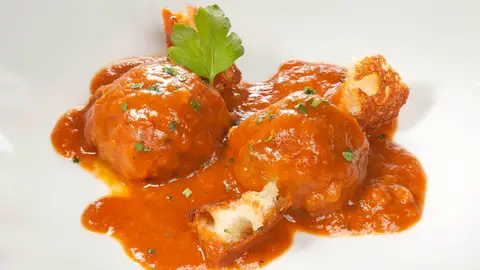 Albóndigas de bacalao en salsa vizcaina Albóndigas de bacalao en salsa vizcaina
