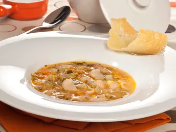 Sopa de verduras con pastas Sopa de verduras con pastas