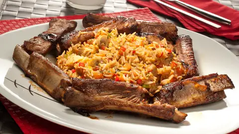 Wok de arroz con costilla y verduras Wok de arroz con costilla y verduras