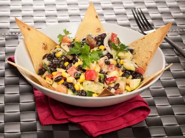 Ensalada de frijoles, tomate, aguacate y yogur Ensalada de frijoles, tomate, aguacate y yogur