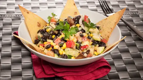 Ensalada de frijoles, tomate, aguacate y yogur Ensalada de frijoles, tomate, aguacate y yogur