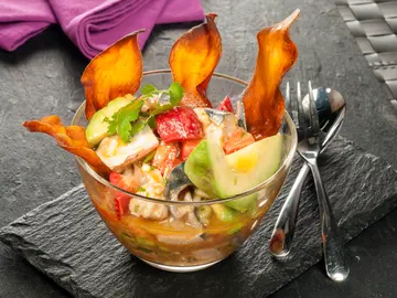 Ceviche de verdel, fresas y aguacate Ceviche de verdel, fresas y aguacate