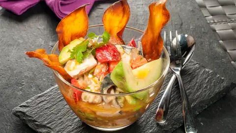 Ceviche de verdel, fresas y aguacate Ceviche de verdel, fresas y aguacate