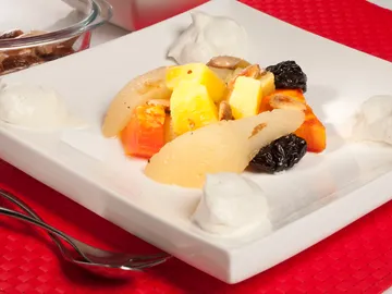 Papillote de frutas con chantilly de vainilla Papillote de frutas con chantilly de vainilla