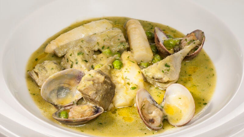Alcachofas, espárragos, almejas y guisantitos