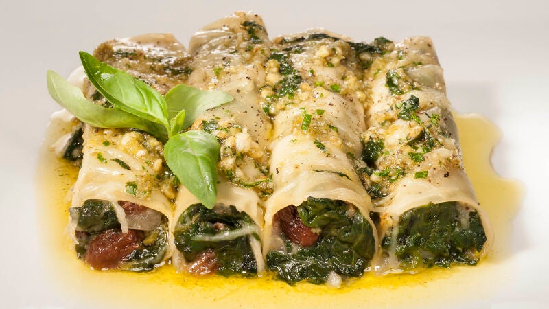 Canelones de espinacas con bacalao al pesto