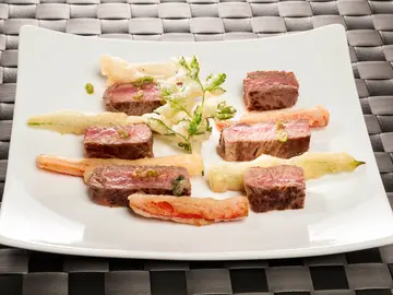 Entrecot de buey con verduras en tempura Entrecot de buey con verduras en tempura