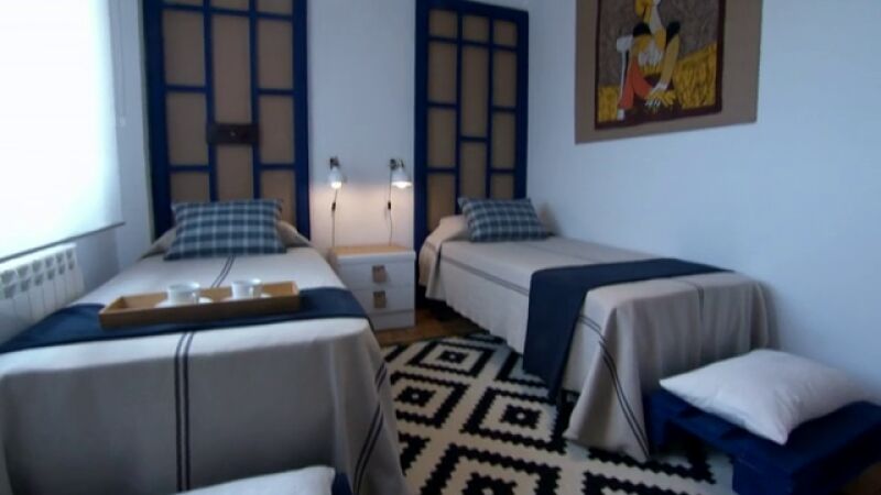 Espacios con luz y cabeceros alargados son la nota predominante