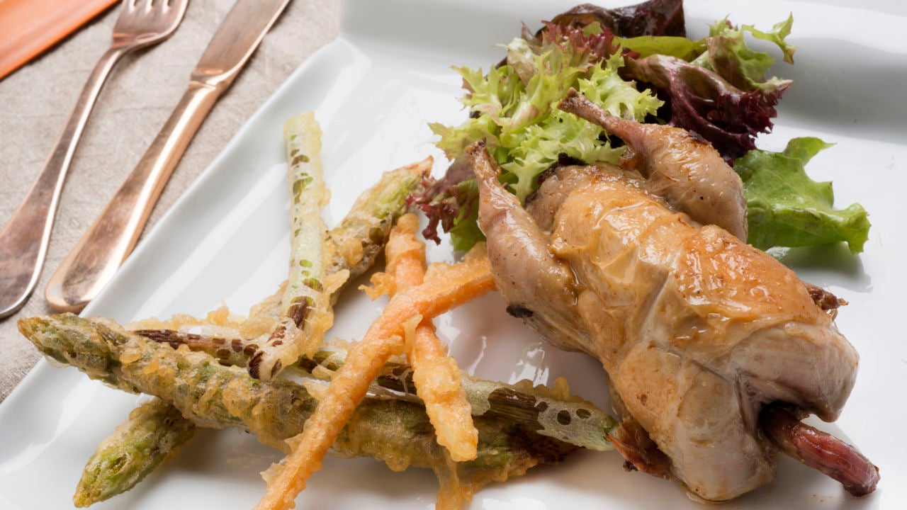 Codornices rellenas con verduras en tempura, con Ricardo