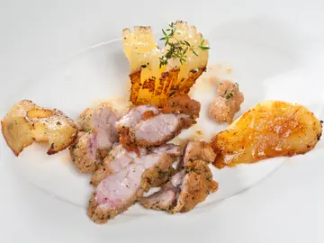 Mollejas de cordero con papa loca y manzana Mollejas de cordero con papa loca y manzana