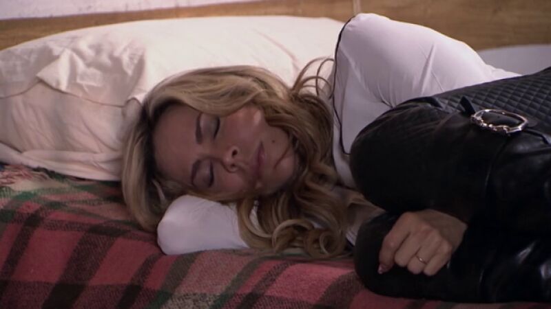 Daniel consigue escapar mientras Liliana duerme