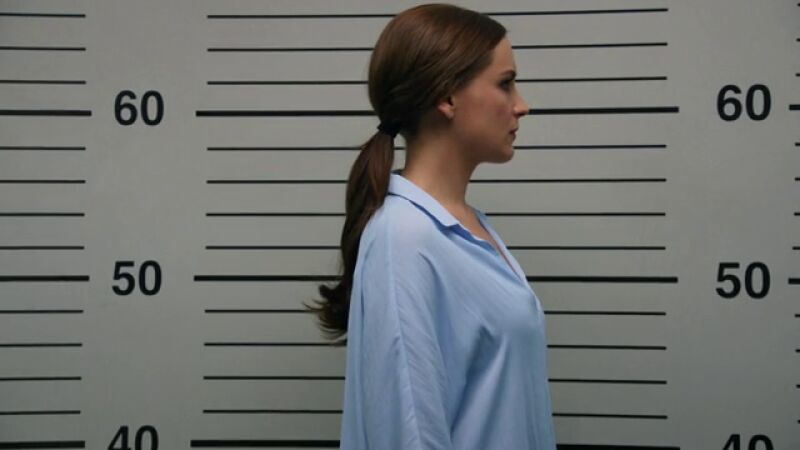 Pierce investiga un brutal apuñalamiento en un hospital psiquiátrico