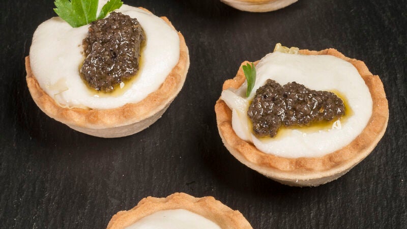 Tartaletas de brandada de bacalao con olivada