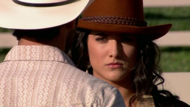 Sofía se lanza a los brazos de Arturo