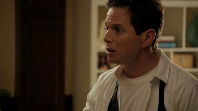 Pierce y Donnie buscan a la novia a la fuga