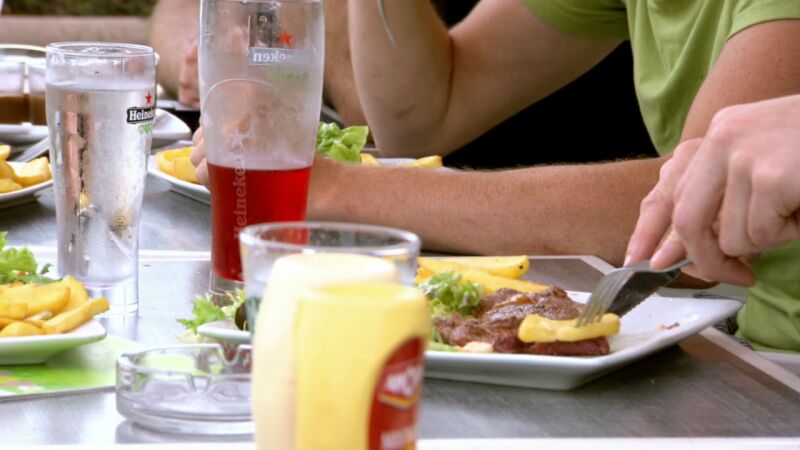 Ramsay resurge el Le Deck, un lugar donde los empleados comen mejor que los clientes