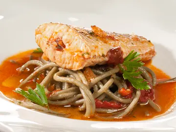Cocina con Bruno. Pasta de algas con pescado Cocina con Bruno. Pasta de algas con pescado