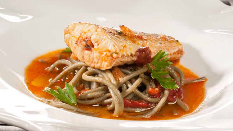 Pasta de algas con pescado