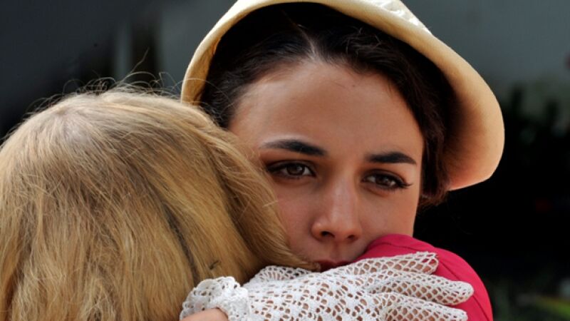 Sira preocupada por la salud de su amiga Rosalinda Fox