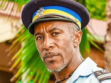 Dwayne Myers, Crimen en el paraíso Dwayne Myers, Crimen en el paraíso