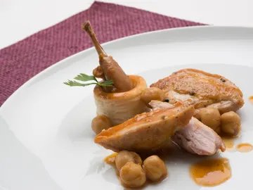 Codorniz guisada y volován Codorniz guisada y volován