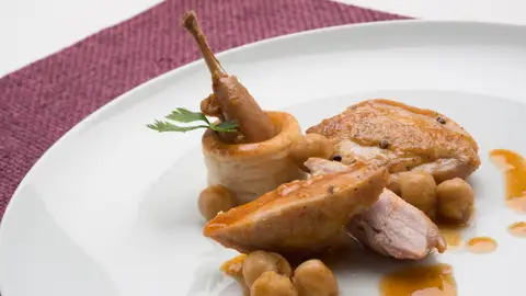 Codorniz guisada y volován Codorniz guisada y volován