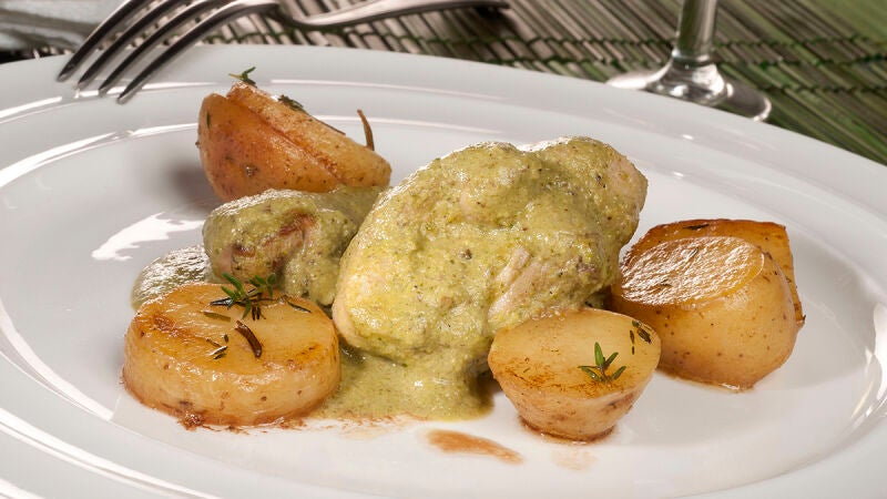 Conejo al cilantro con patatas