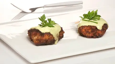 Albóndigas de berenjena con salsa de yogur y ajo Albóndigas de berenjena con salsa de yogur y ajo
