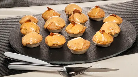 Trataletas de pastel de pescado y mahonesa de erizo Trataletas de pastel de pescado y mahonesa de erizo