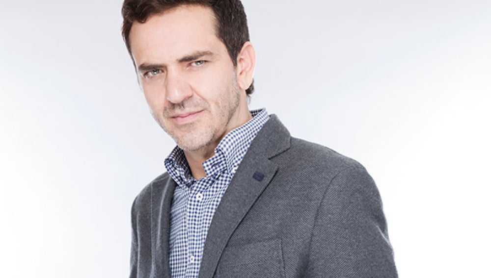 Flavio Medina es Daniel Santibáñez