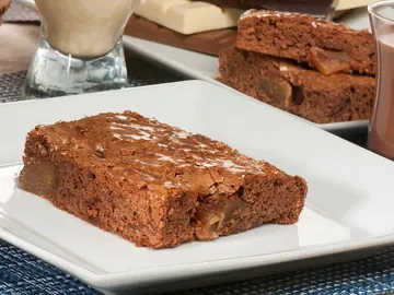 Brownie de frutas secas con natillas de plátano Brownie de frutas secas con natillas de plátano