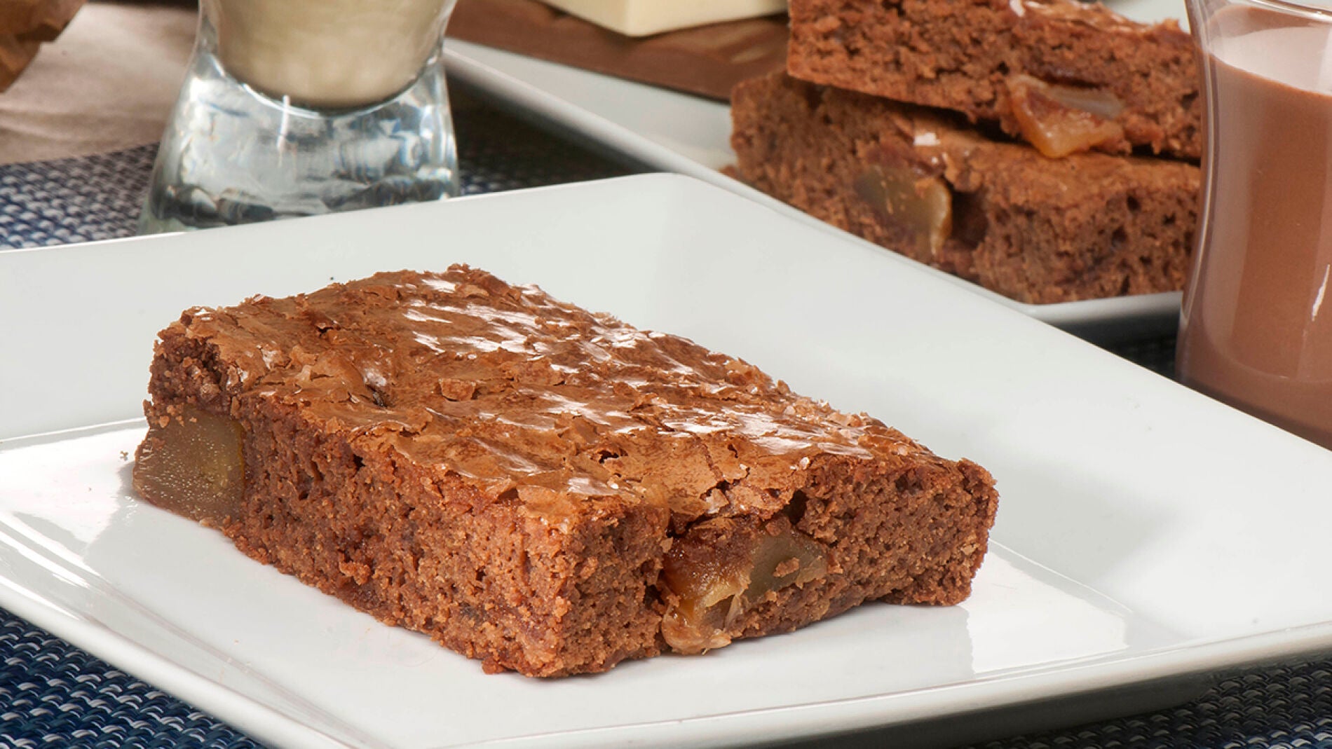 Brownie de frutas secas con natillas de pl&aacute;tano