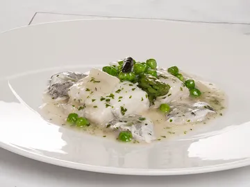 Merluza en salsa verde con kokotxas y verduritas Merluza en salsa verde con kokotxas y verduritas