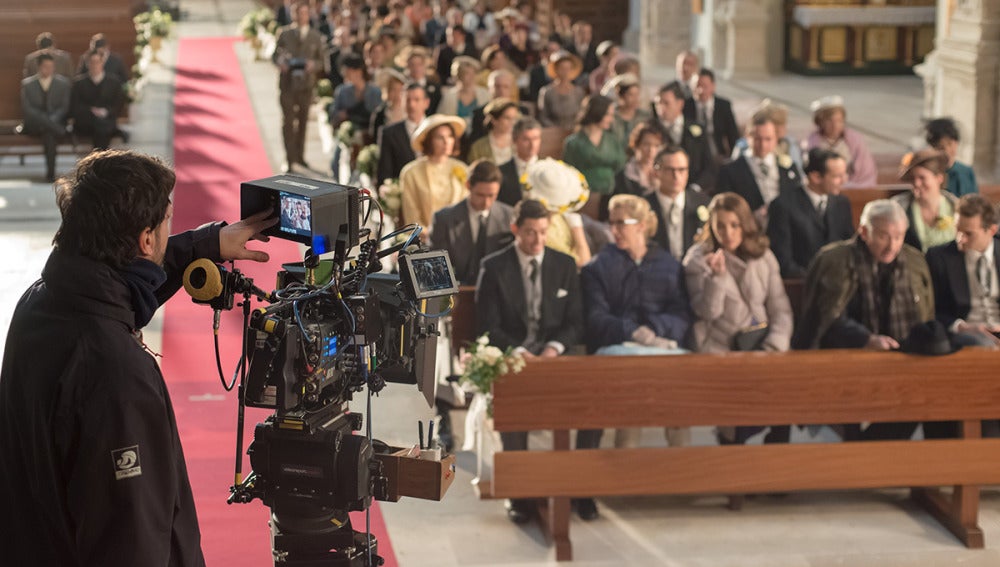 Grabando en el interior de la iglesia en Chinchón (Madrid)