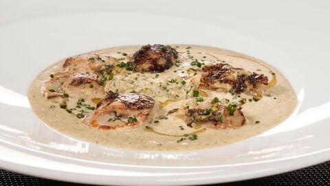 Ostras tibias con crema de ma&iacute;z y algas