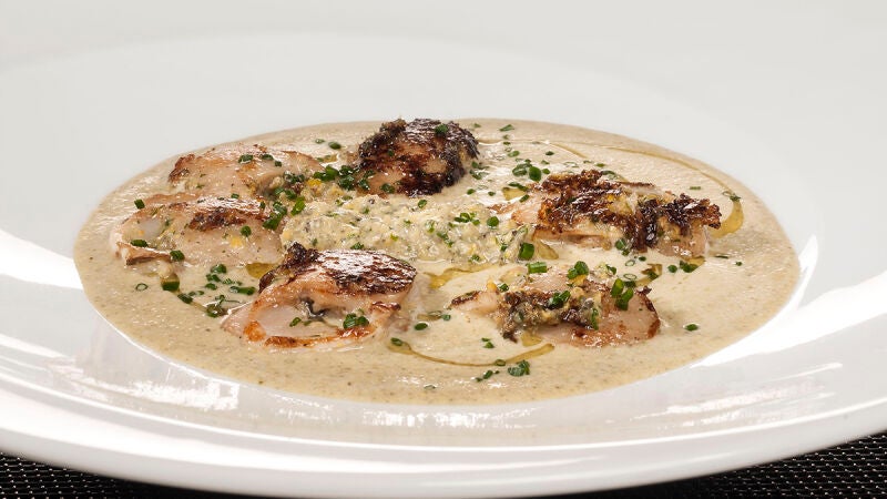 Ostras tibias con crema de maíz y algas