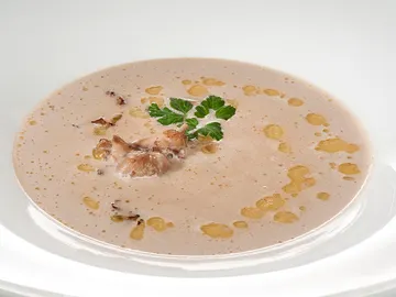 Crema ligera de castañas con codornices Crema ligera de castañas con codornices