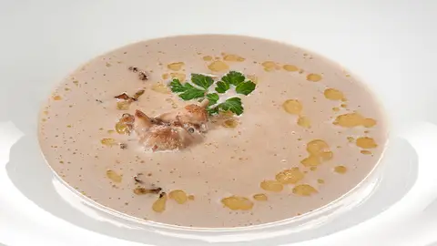 Crema ligera de castañas con codornices Crema ligera de castañas con codornices