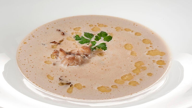 Crema ligera de castañas con codornices